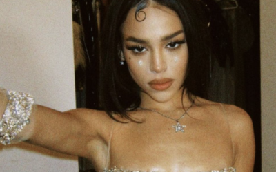 DANNA PAOLA, CANTANTE MEXICANA DE FAMA MUNDIAL; LE PIDEN FOTOS EN FRANCIA